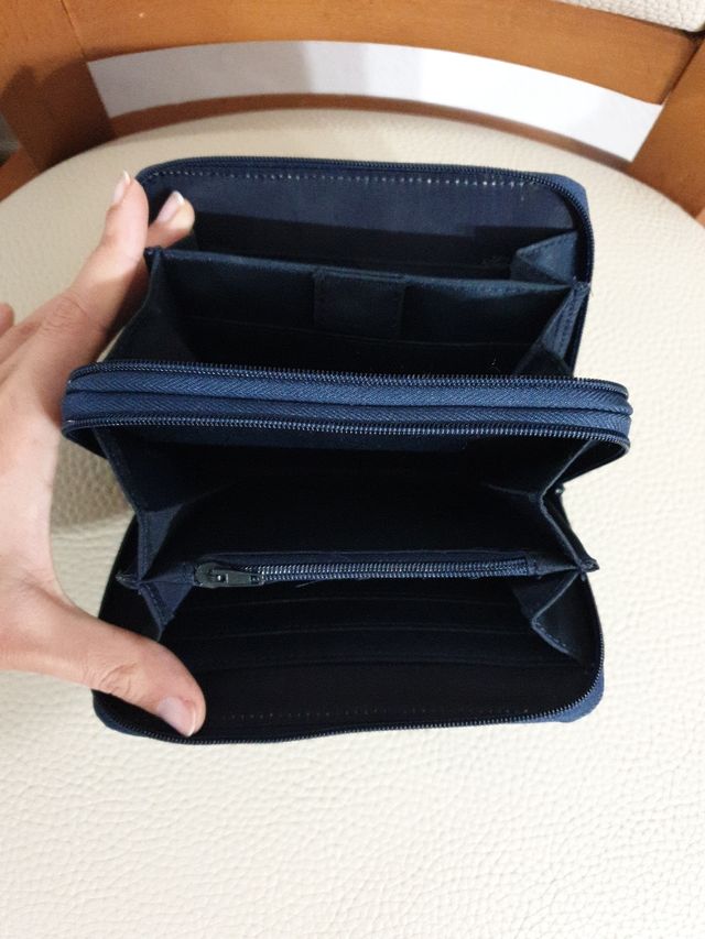 CARTERA MUJER COLOR AZUL MARINO