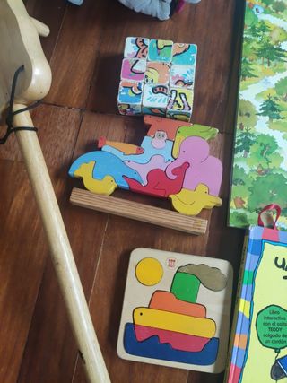 Caballo de madera  y puzzles 