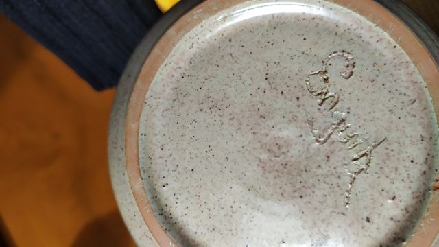 Pieza cerámica hecha a mano