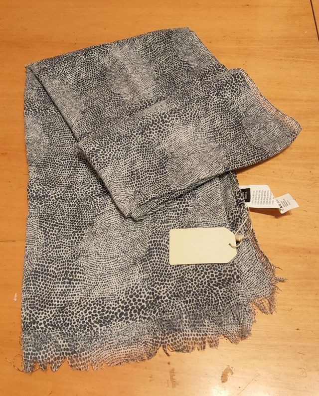 Fular de tacto súper suave.