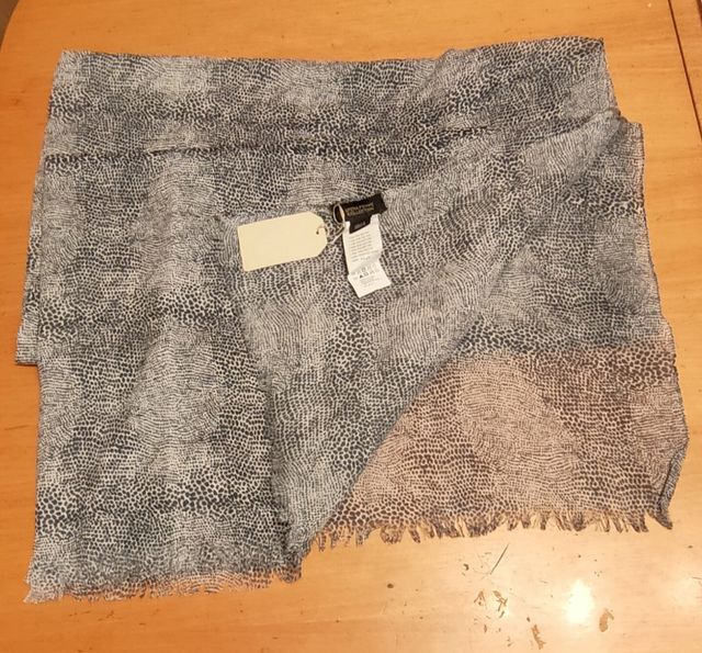 Fular de tacto súper suave.