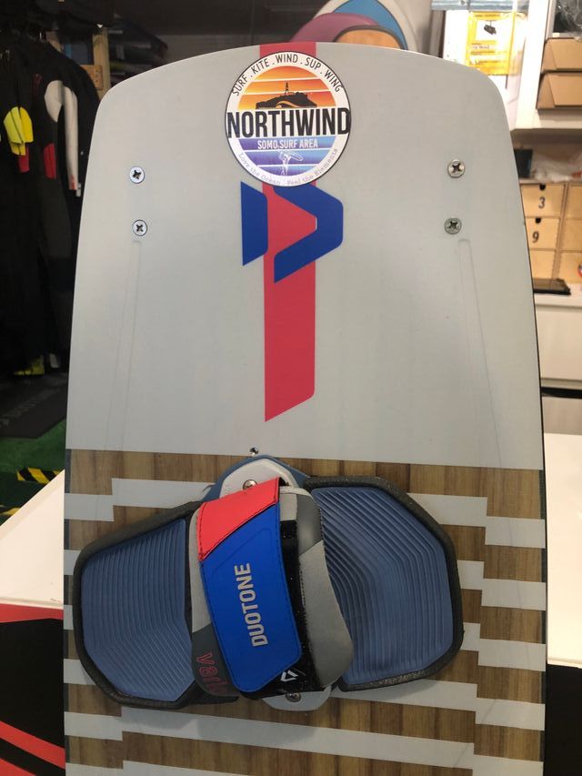 Tabla kitesurf duotone gonzalez 138 x 41,5 2022 de segunda mano por 390