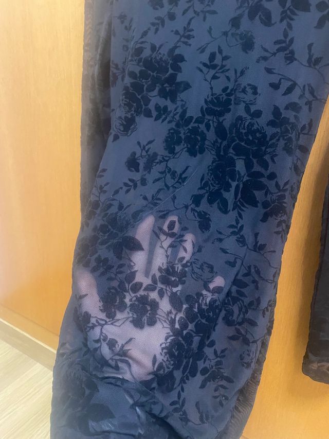 VESTIDO CORTO DE ENCAJE TRANSPARENTE