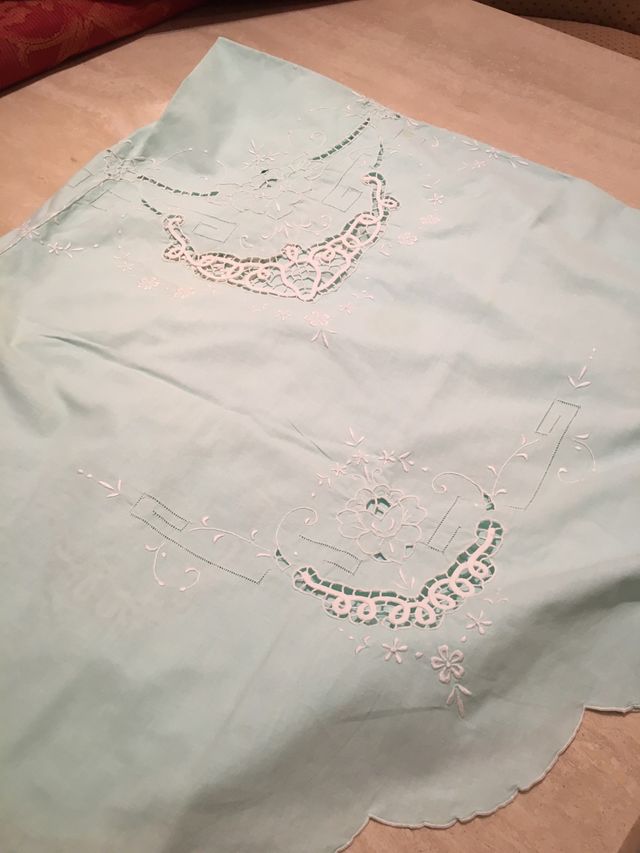 Mantel bordado 
