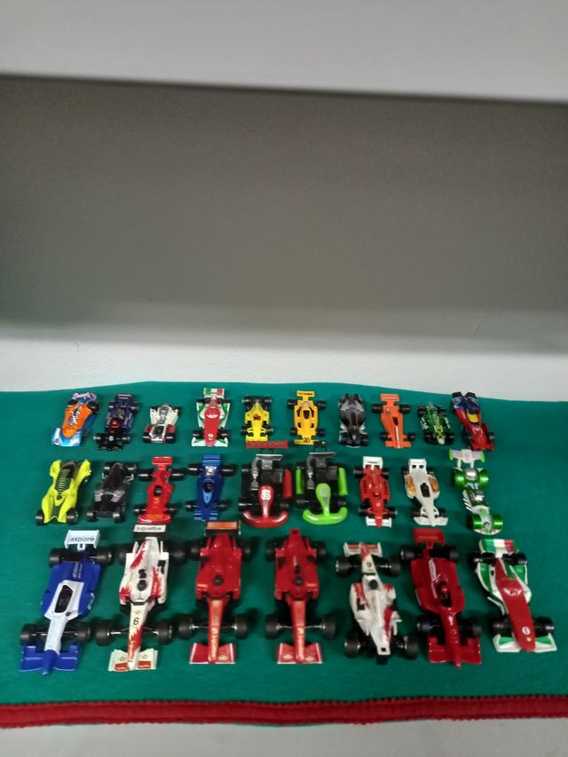 Molti passeggini giocattolo