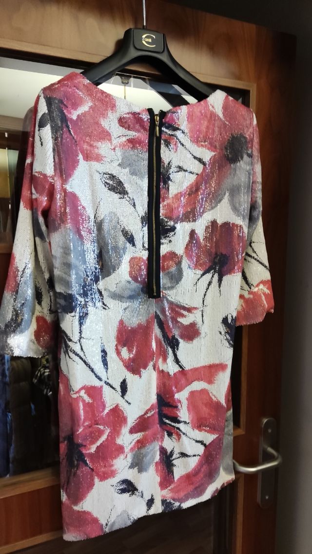 Vestido floral de lentejuelas 