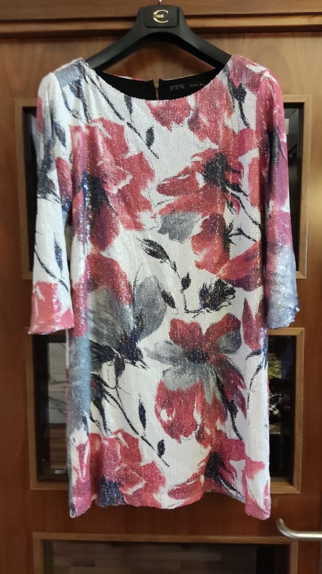 Vestido floral de lentejuelas 