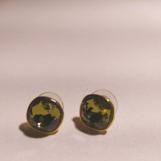 Pendientes con baño de oro. 