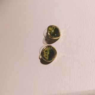 Pendientes con baño de oro. 