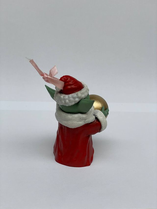 Figura de Baby Yoda navideño (para pintar)