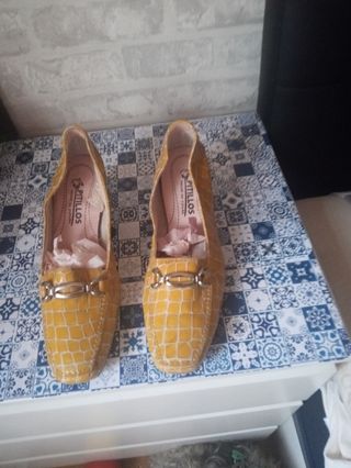 Zapatos Pitillos de piel.