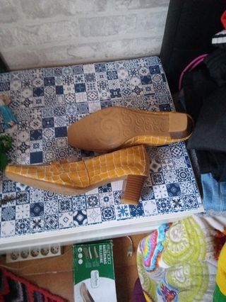 Zapatos Pitillos de piel.