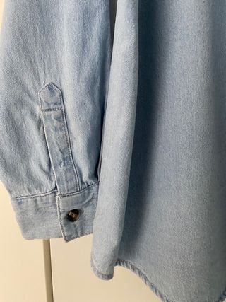 Camisa azul larga