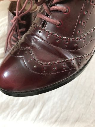 Zapato charol estilo Oxford