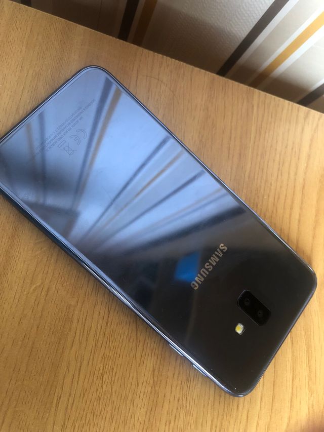 SAMSUNG Galaxy J6+