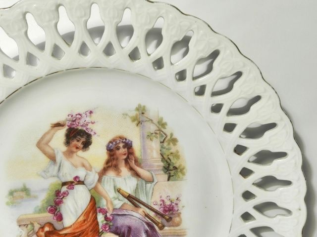 ANTIGUO PLATO PORCELANA CALADA