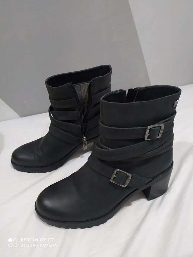 Botas gris ceniza-negras