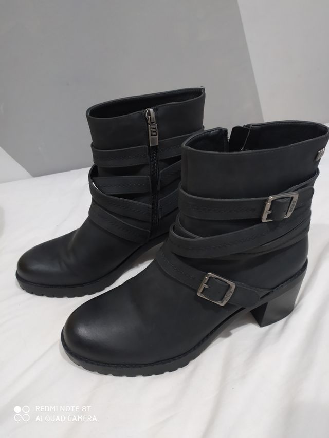 Botas gris ceniza-negras