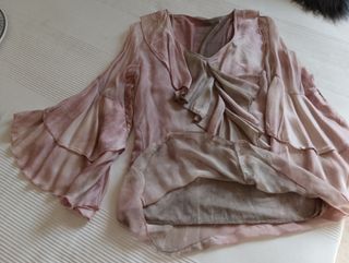 Blusa sedosa color rosa.