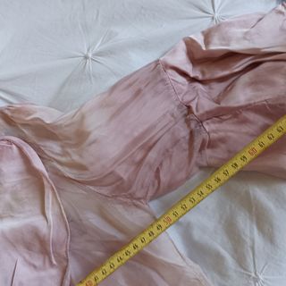 Blusa sedosa color rosa.