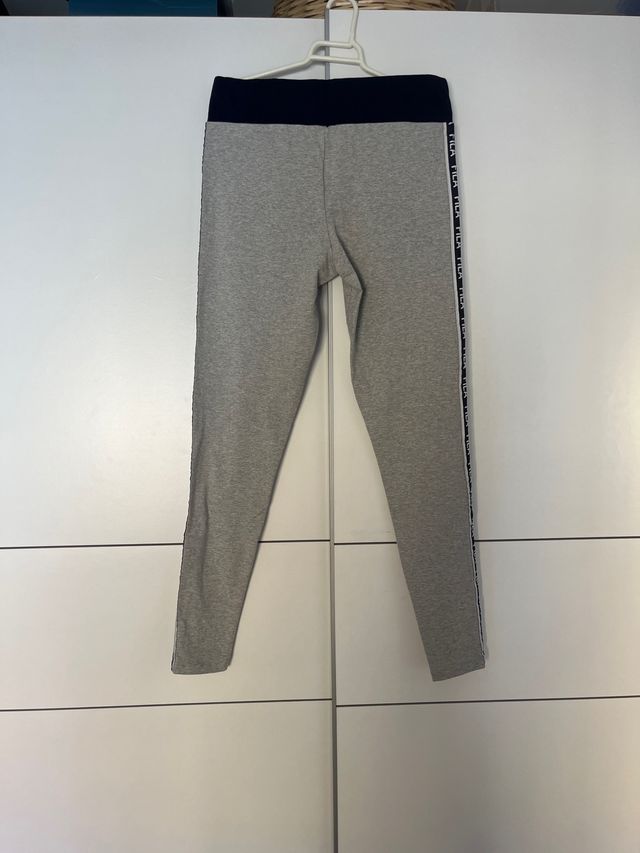 Leggins grises de Fila.