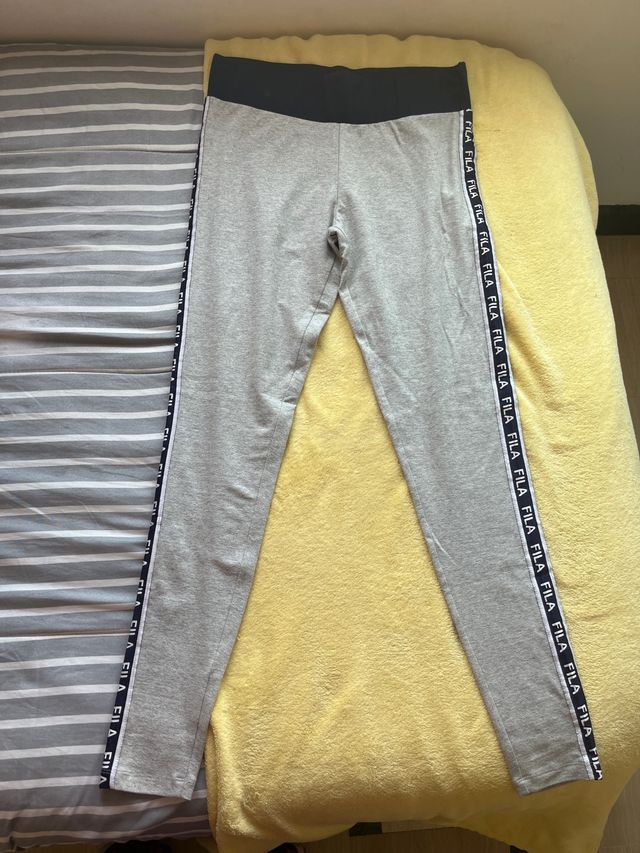 Leggins grises de Fila.