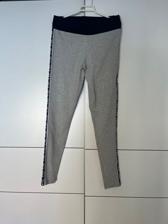 Leggins grises de Fila.