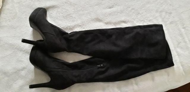 Stivali sopra il ginocchio scamosciati