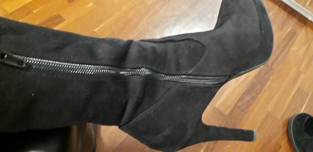 Stivali sopra il ginocchio scamosciati