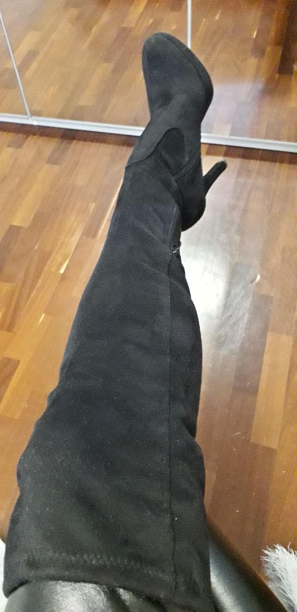 Stivali sopra il ginocchio scamosciati