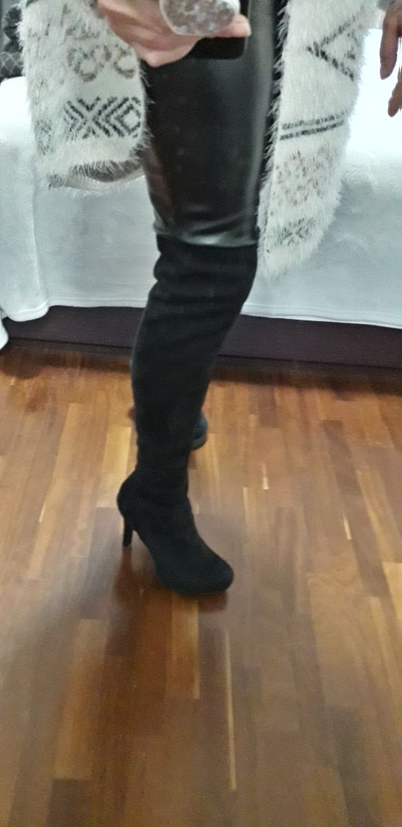 Stivali sopra il ginocchio scamosciati