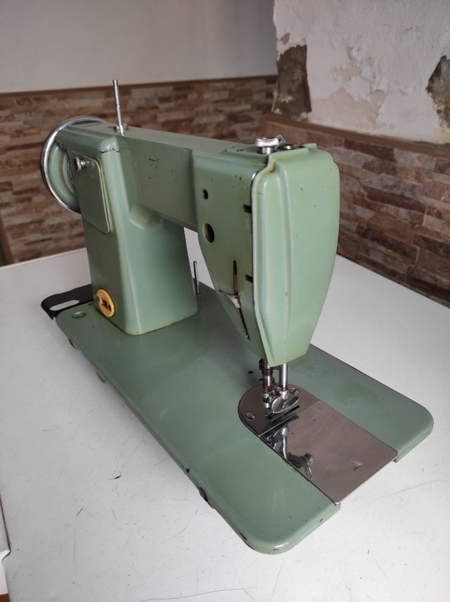 máquina de coser Alfa.