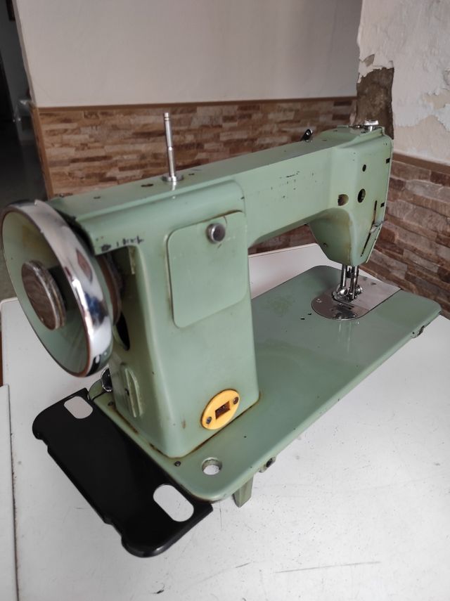máquina de coser Alfa.