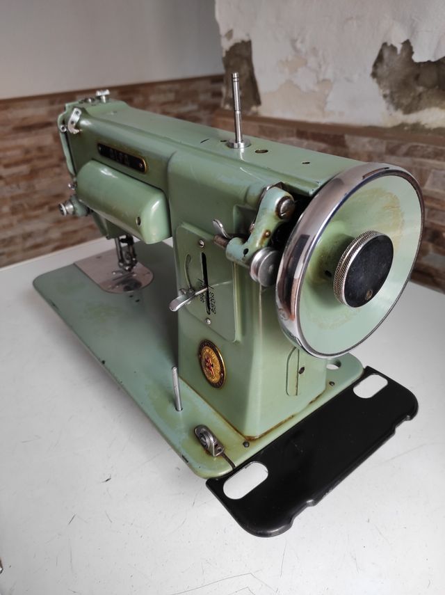 máquina de coser Alfa.