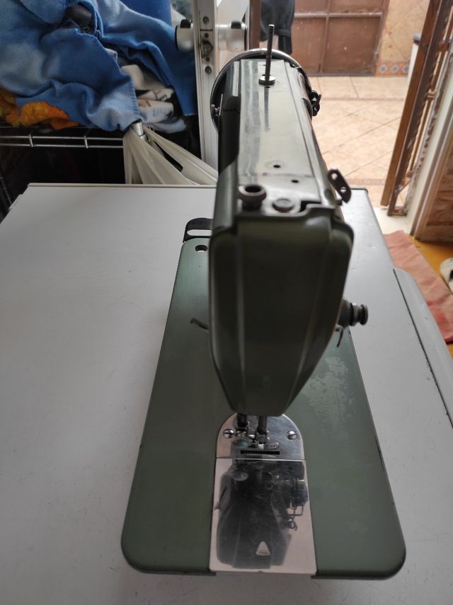 máquina de coser Alfa.