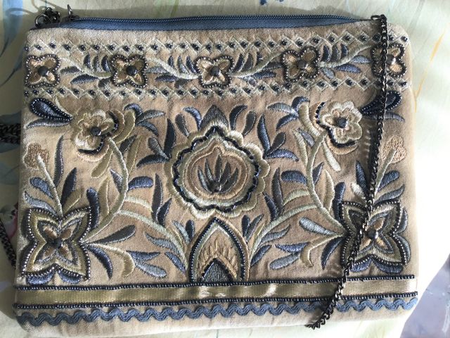 CARTERA BORDADA MARCA DAYADAY