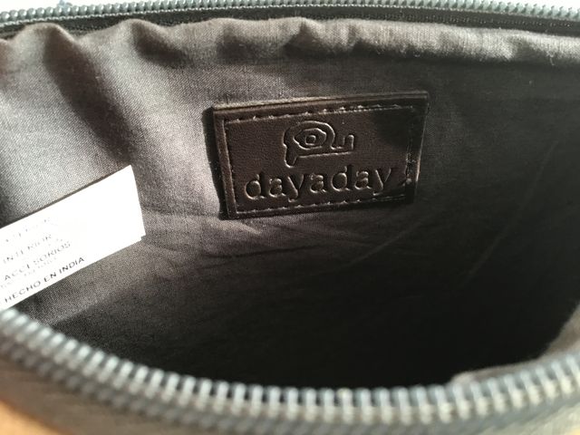 CARTERA BORDADA MARCA DAYADAY