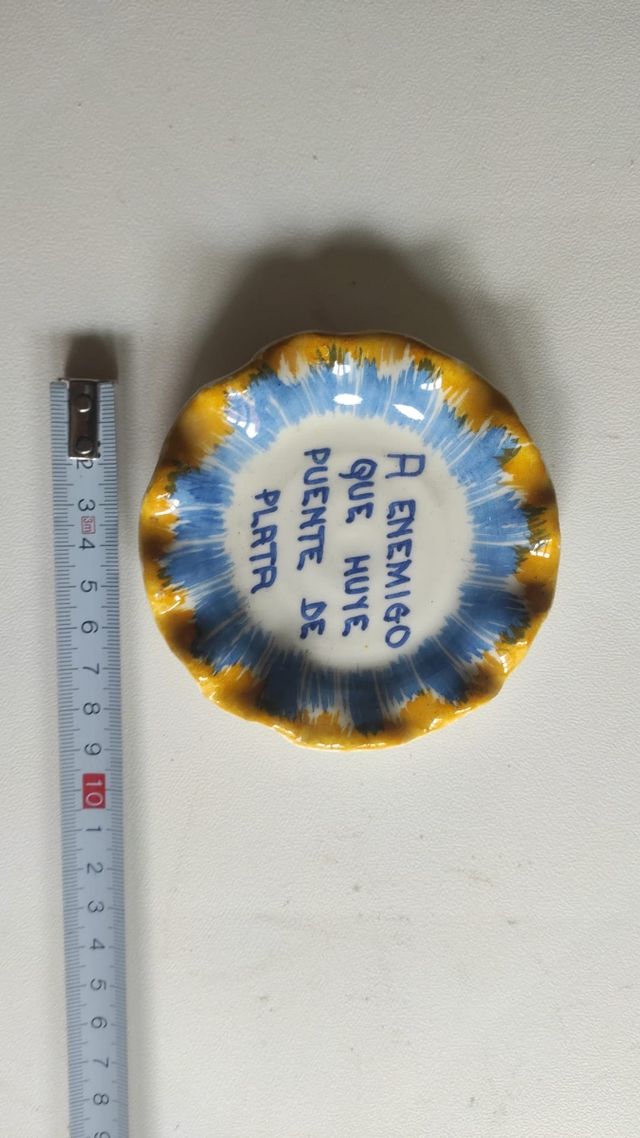 Piastrelle e piattini antichi