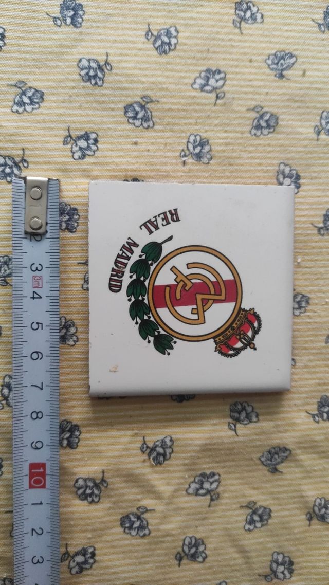 Piastrelle e piattini antichi