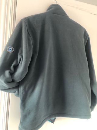 Chaqueta polar . 