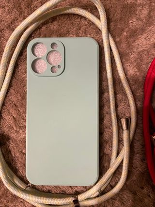 Funda IPhone 13 Pro Max con cuerda