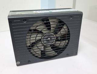 Fuente De Alimentación CORSAIR ATX AX1600i 