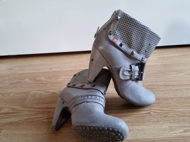 Botin gris, n°36.