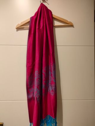 Pashmina rosa fucsia y azul.