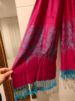 Pashmina rosa fucsia y azul.