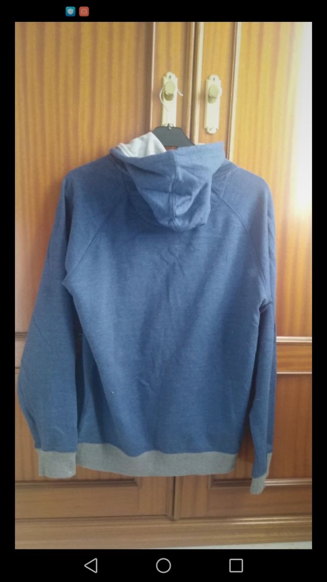 Sudadera de color azul