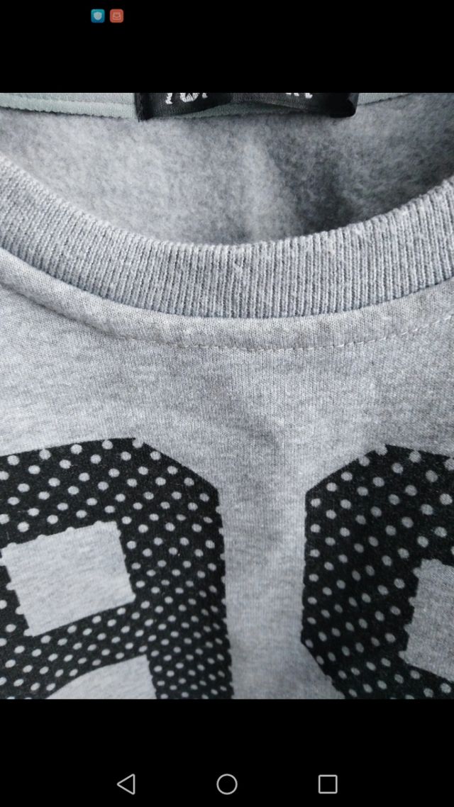 Sudadera de color gris