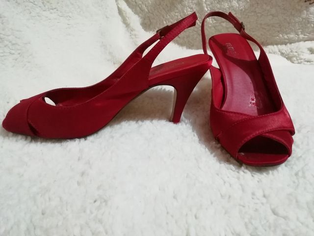 Sandalia roja tacón raso