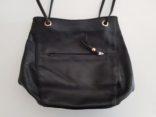 Bolso negro de piel auténtica 