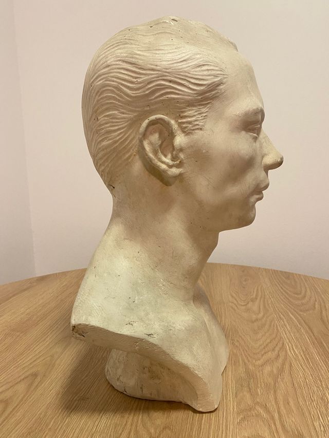Tony Gallardo, 1948. Busto de Antonio González.